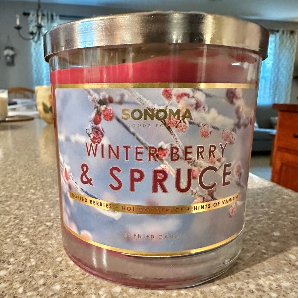 Sonoma Winter Berry & Spruce candle